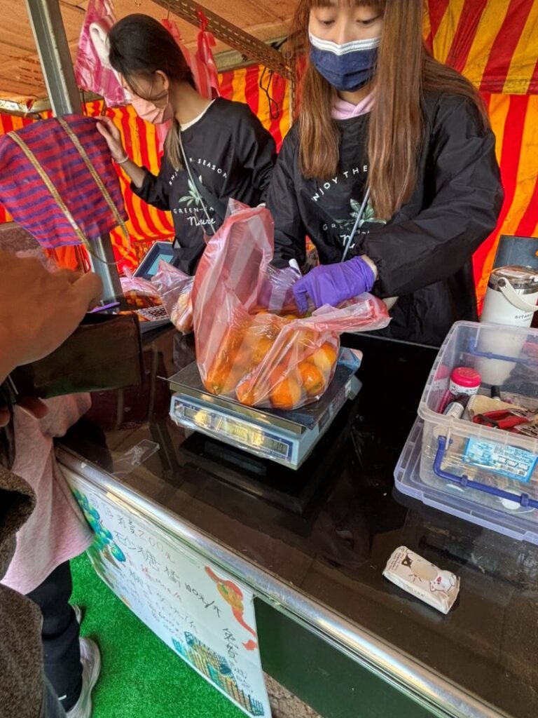 最後結帳採了 $320元的砂糖橘 + $100元的柳丁